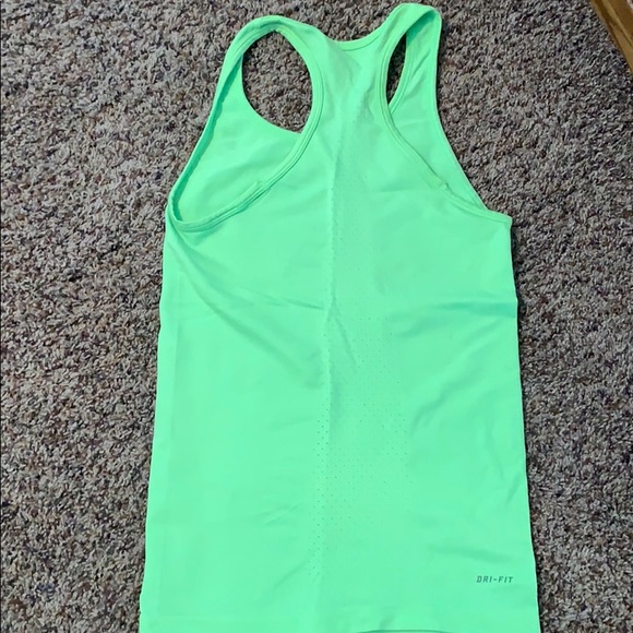 Nike workout tank top - Picture 3 of 5